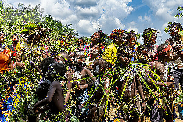Angehörige des Stammes der Pygmäen  Kisangani  Demokratische Republik Kongo  Afrika