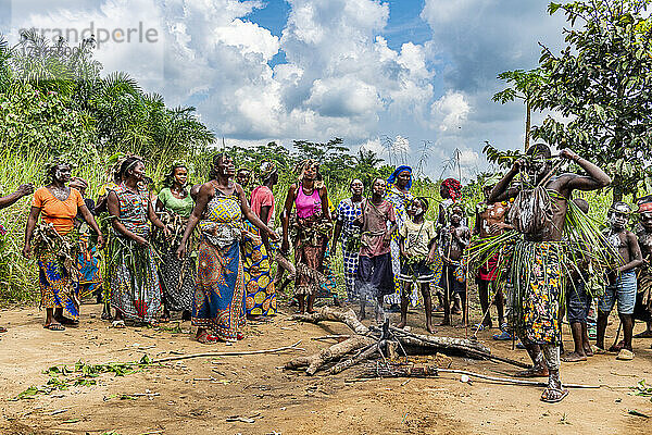Traditionelles Ringen der Pygmäen  Kisangani  Demokratische Republik Kongo  Afrika