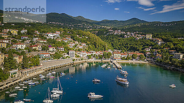 Luftaufnahme von Booten im Hafen von Ika  Ika  Kvarner-Bucht  Ost-Istrien  Kroatien  Europa