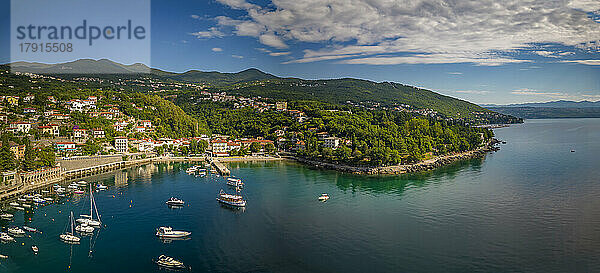 Luftaufnahme von Booten im Hafen von Ika  Ika  Kvarner-Bucht  Ost-Istrien  Kroatien  Europa
