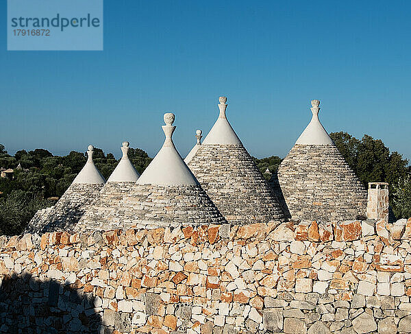 Italien  Apulien  Provinz Brindisi  Ostuni  traditionelle Trulli-Häuser