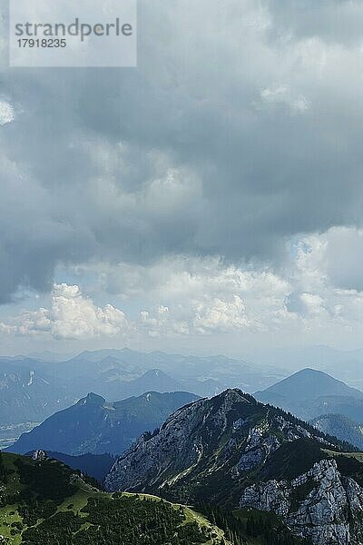 Blick vom Wendelstein in die Umgebung  August  Bayern  Deutschland  Europa