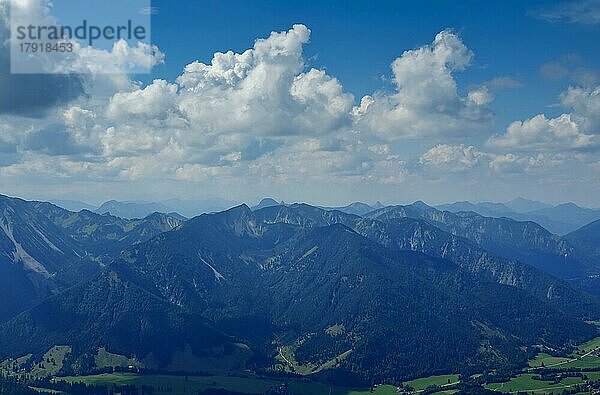 Blick vom Wendelstein in die Umgebung  August  Bayern  Deutschland  Europa