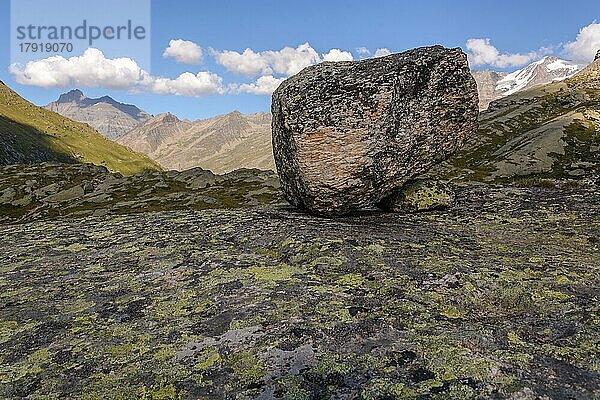 Felsen in einem Tal in den italienischen Alpen. Valsavarenche  Aosta  Nationalpark Großes Paradies  Italien  Europa