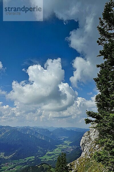 Blick vom Wendelstein in die Umgebung  August  Bayern  Deutschland  Europa