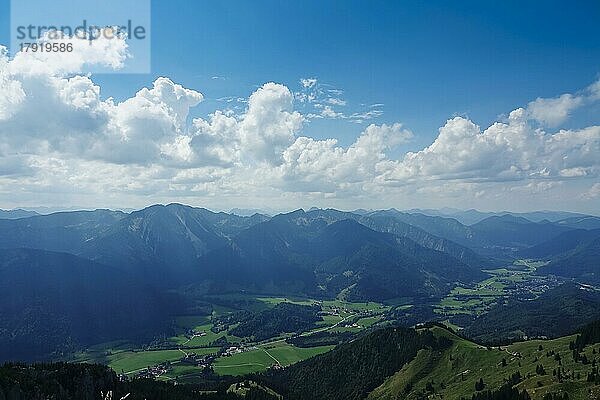 Blick vom Wendelstein in die Umgebung  August  Bayern  Deutschland  Europa