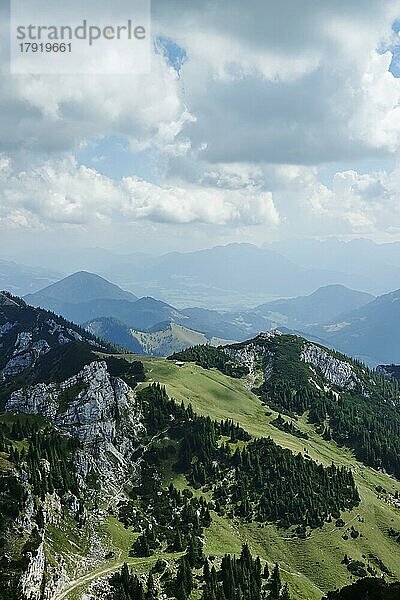 Blick vom Wendelstein in die Umgebung  August  Bayern  Deutschland  Europa