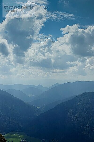 Blick vom Wendelstein in die Umgebung  August  Bayern  Deutschland  Europa