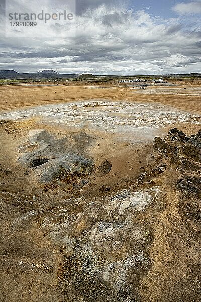 Heiße Quellen  Geothermalgebiet Hverarönd  auch Hverir oder Namaskard  Nordisland  Island  Europa