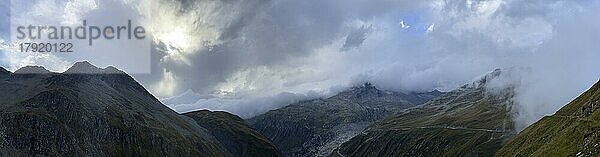 Alpenpanorama am Griegufergrat  hinten Furkapass und Grimselpass  Wallis  Schweiz  Europa