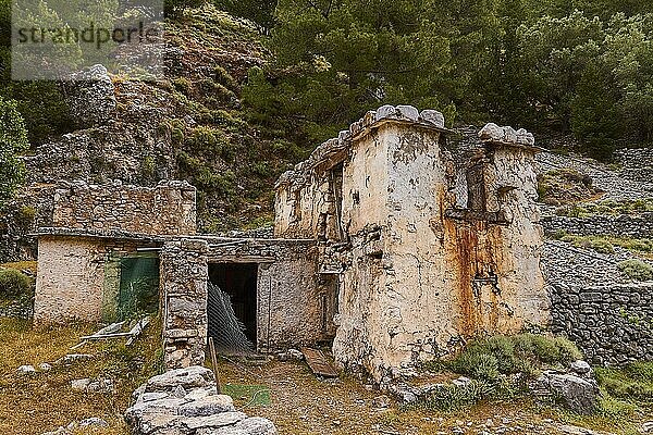 Gebäude  Steinmauern  Ruinen  Siedlung Samaria  Rastplatz  Samaria-Schlucht  Samaria  Schlucht  Nationalpark  Omalos  Lefka Ori  Weiße Berge  Westkreta  Insel Kreta  Griechenland  Europa
