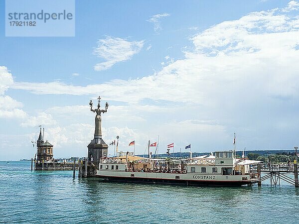 Hafeneinfahrt  Statue Imperia am Hafen  Konstanz  Bodensee  Baden-Württemberg  Deutschland  Europa