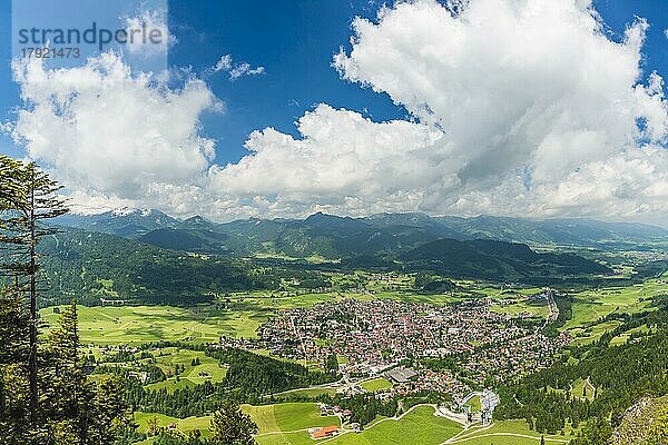 Panorama vom Schattenberg  1692m  auf Oberstdorf  Allgäu  Bayern  Deutschland  Europa