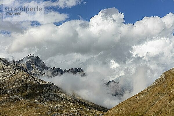 Wolken am Furkahorn  Aussicht von der Tälli  Furkapass  Wallis  Schweiz  Europa