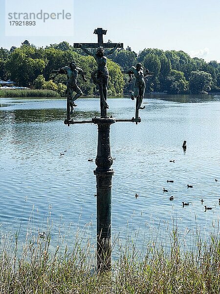 Schwedenkreuz  Kreuzigungsgruppe am Eingang zur Insel Mainau  Bodensee  Baden-Württemberg  Deutschland  Europa