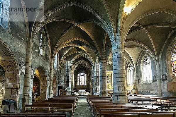 Montlucon. Innenraum der Kirche Notre Dame aus dem 15. Jahrhundert. Departement Allier. Auvergne Rhône-Alpes. Frankreich