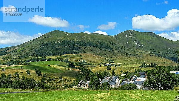 Monts Dore  Parc Naturel Regional des Volcans dAuvergne  Regionaler Naturpark der Vulkane der Auvergne  Puy de Dome  Auvergne-Rhone-Alpes  Frankreich  Europa