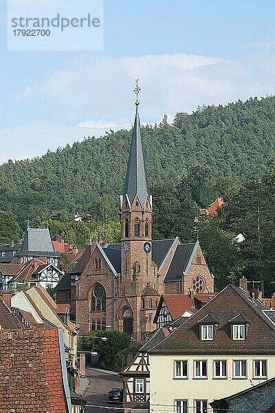 Neugotische Johanneskirche in Miltenberg  Main  Unterfranken  Franken  Spessart  Bayern  Deutschland  Europa
