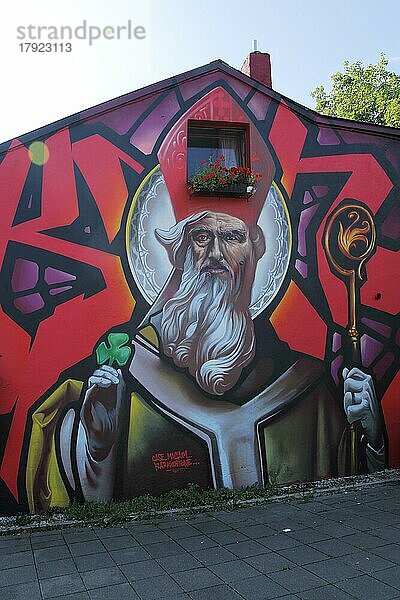 Mural Der heilige Patrick von Klark Kent und Case MaClaim  Streetart  Grafitti  Figur  Zauberer  Stab  Ostend  Main  Frankfurt  Hessen  Deutschland  Europa