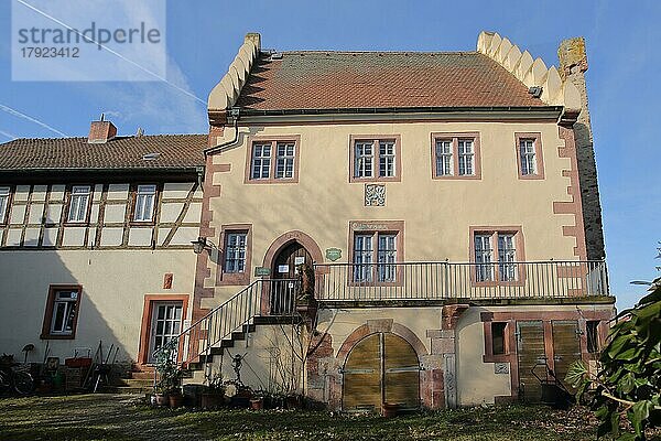 Historisches Burgmannenhaus mit Stufengiebel  Gebäude  in Babenhausen  Hessen  Deutschland  Europa