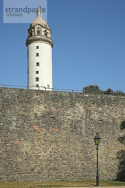 Turm vom Renaissance Altes Schloss mit historischer Stadtmauer  Höchst  Main  Frankfurt  Hessen  Deutschland  Europa