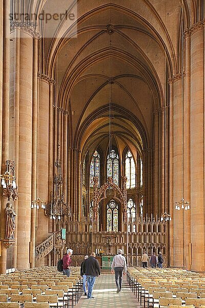 Innenansicht der gotischen Elisabethkirche  Marburg  Hessen  Deutschland  Europa