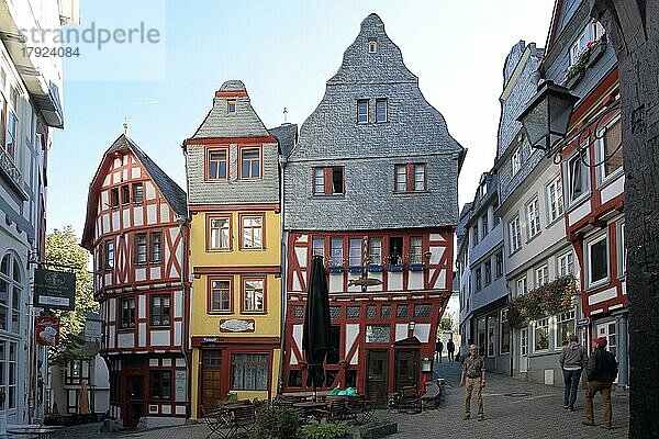 Schmale Fachwerkhäuser am Fischmarkt  eng  schmal  Altstadt  Limburg  Hessen  Deutschland  Europa