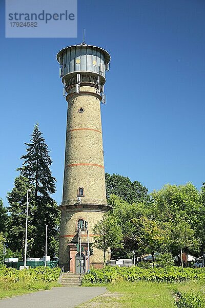 Historischer Wasserturm  Hochheim am Main  Taunus  Hessen  Deutschland  Europa