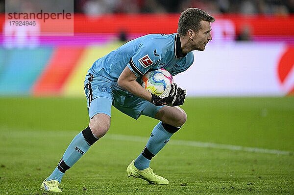 Torwart Lukas Hradecky Bayer 04 Leverkusen  Aktion  fängt Ball  Allianz Arena  MÜnchen  Bayern  Deutschland  Europa