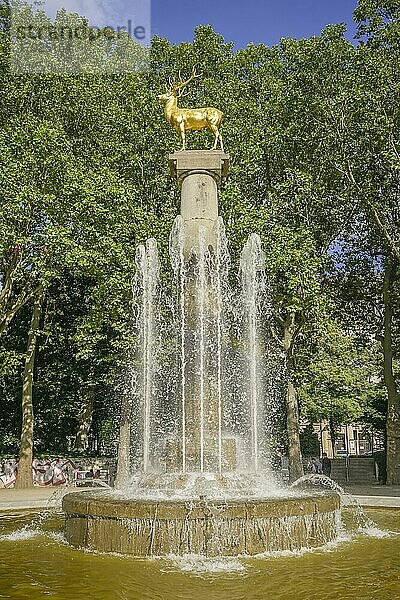 Brunnen Zum Goldenen Hirschen  Rudolph-Wilde-Park  Stadtpark  Schöneberg  Tempelhof-Schöneberg  Berlin  Deutschland  Europa