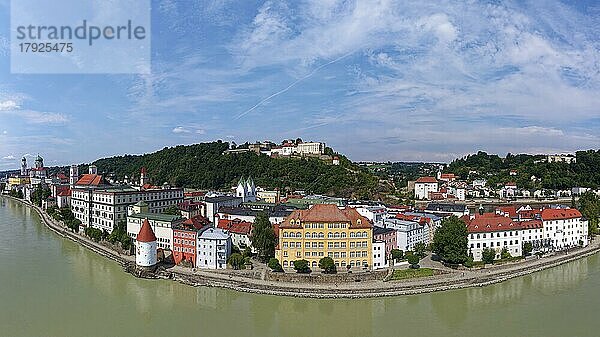 Luftaufnahme  Fluss Inn  Alttadt  hinten Veste Oberhaus  Dreiflüssestadt Passau  kreisfreie Universitätsstadt  Regierungsbezirk Niederbayern  Ostbayern  Bayern  Deutschland  Europa