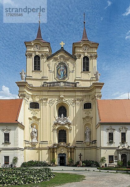 Kirche St. Peter und Paul  Benediktinerkloster  Rajhrad  Tschechische Republik  Europa