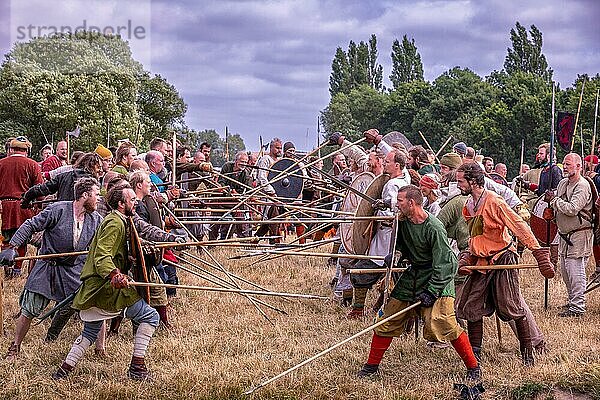 Wikingerschlacht  Trelleborg Vikings Festival  Trelleborg  Dänemark  Europa