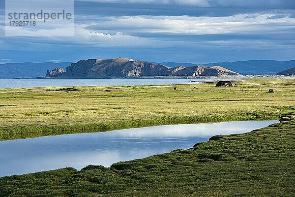 Nomadenzelt nahe Felsenhalbinsel Tashi Dor am See Nam Tso auf 4627m  Nam Tso  Damchung  Tibet  China  Asien