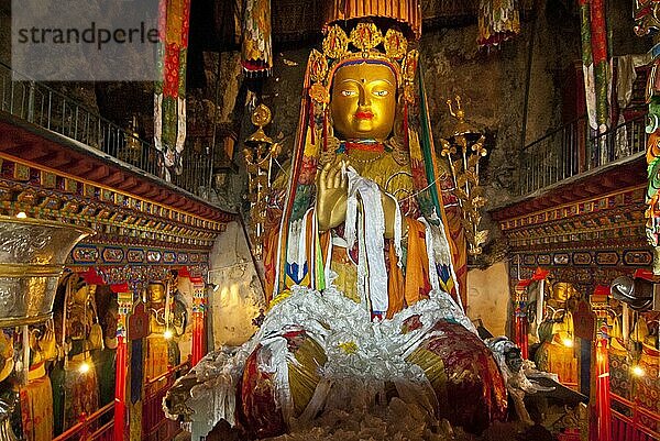Buddha Maitreya im Felsenkloster Drak Yerpa  Zentraltibet  Tibet  China  Asien