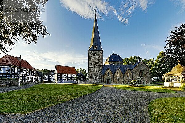 Pfarrkirche Sankt Blasius  Balve  Sauerland  Nordrhein-Westfalen  Deutschland  Europa