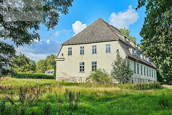 Historisches barockes Guts- und Herrenhaus Nehringen aus dem frühen 18. Jahrhundert  Gemeinde Grammendorf  Mecklenburg-Vorpommern  Deutschland  Europa