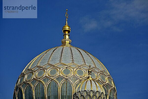 Mit vergoldeten Rippen überzogene Tambourkuppel  Neue Synagoge Berlin  Detail  Deutschland  Europa
