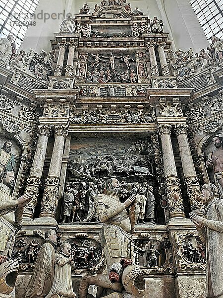 Epitaph  Alabaster-Grabmal  betende Figurengruppe  Morizkirche  evangelisch-lutherische Stadtkirche St. Moriz  Coburg  Oberfranken  Bayern  Deutschland  Europa