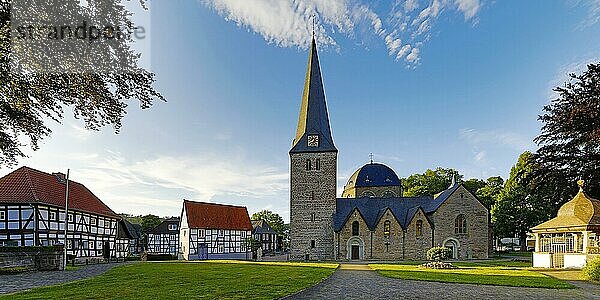 Pfarrkirche Sankt Blasius  Balve  Sauerland  Nordrhein-Westfalen  Deutschland  Europa