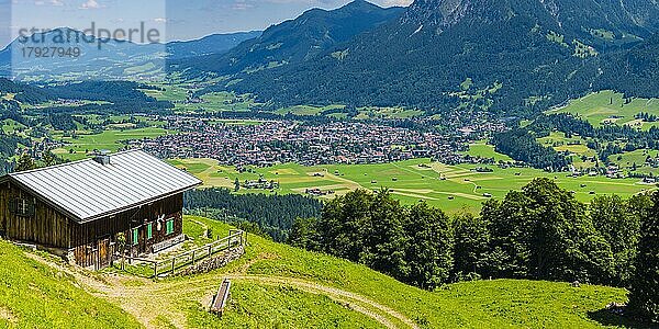 Bergpanorama von Südwesten auf Oberstdorf  Oberallgäu  Allgäu  Bayern  Deutschland  Europa