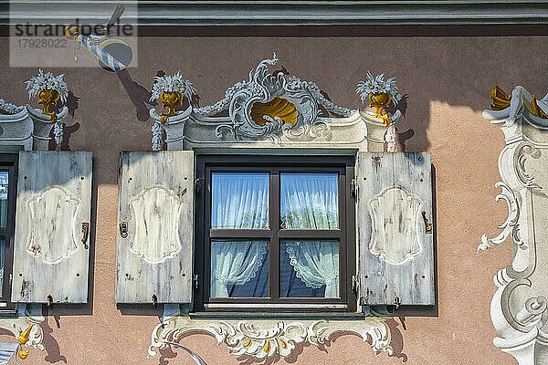 Lüftlmalerei an einer Hauswand  Oberammergau  Landkreis Garmisch-Partenkirchen  Oberbayern  Deutschland  Europa