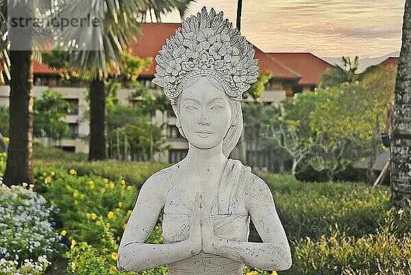 Traditionelle balinesische Statue in einem öffentlichen Park. Bali  Indonesien  Asien