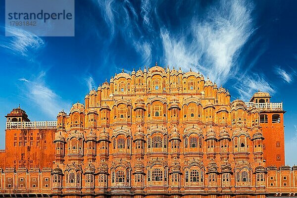 Berühmtes indisches Wahrzeichen von Rajasthan  Palast Hawa Mahal (Palast der Winde)  Jaipur  Rajasthan  Indien  Asien