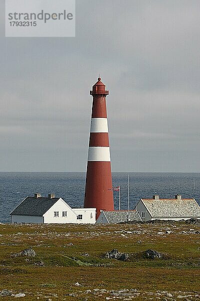 Leuchtturm von Gamvik an der Barentssee  Nordnorwegen  Norwegen  Skandinavien  Europa