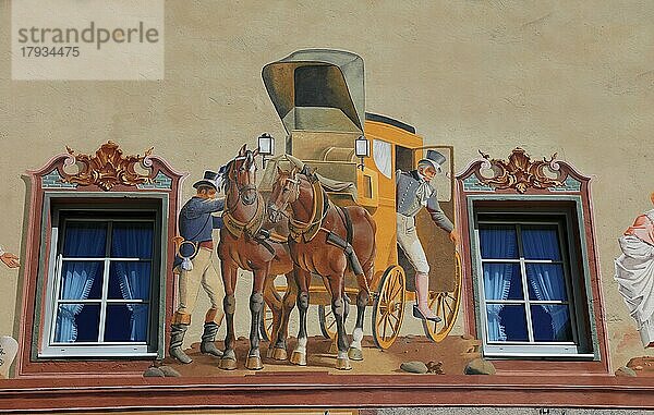 Hausfassade mit Lüftlmalerei  Mittenwald  Landkreis Garmisch Partenkirchen  Oberbayern  Bayern  Deutschland  Europa