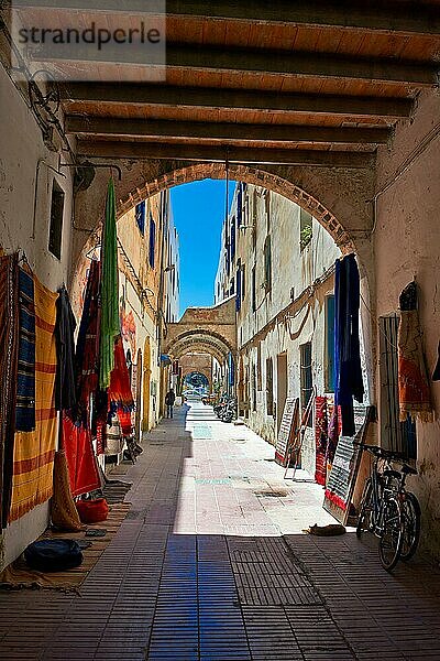 Traditionelle Berberläden in der Medina von Essaouira  Marokko  Afrika