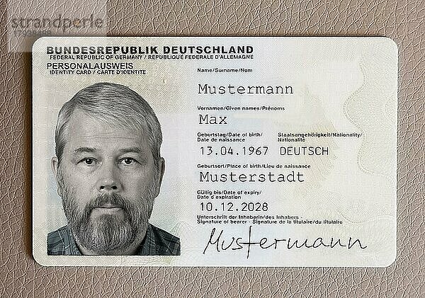 Personalausweis Mann 55 Jahre alt  biometrsiches Passfoto