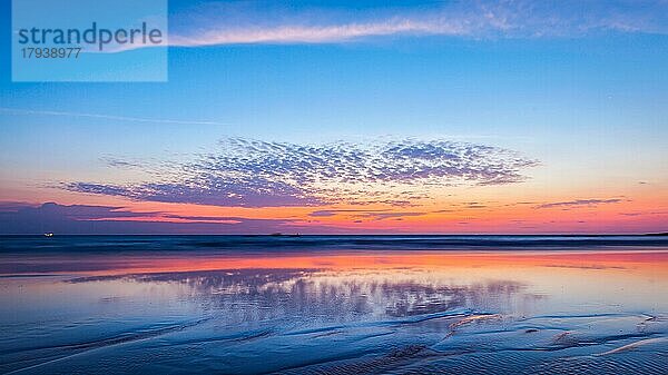 Panorama des Sonnenuntergangs am Strand. Goa  Indien  Asien