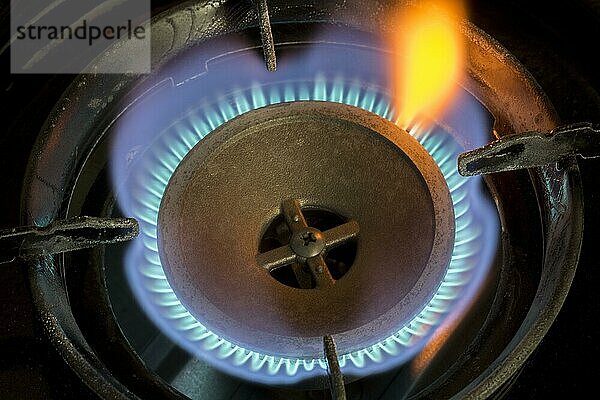 Symbolbild  Gaskocher  Gaspreis  Gaspreiserhöhung  Energie  Energiekosten  Gasflamme